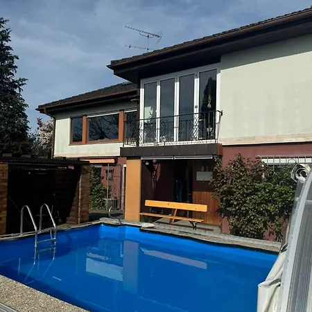 Hébergement de vacances Haus Mit Pool Und Panoramablick
